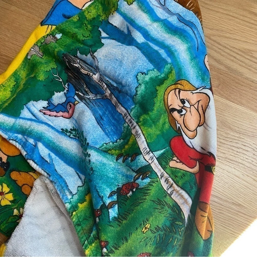 Disney Snow White Seven Dwarves Rare Vintage Beach Towel Bright Colorful